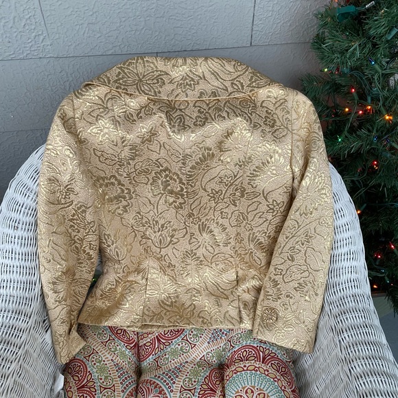 Dana Buchman gold jacket w/pearl buttons. Size 2. - Picture 5 of 5